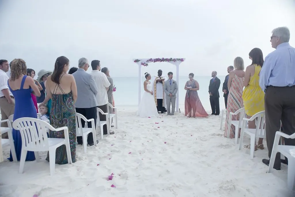 ***  Cape Santa Maria Beach Resort & Villas Seymourʼs Bahamalar